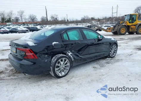 2021 Volvo S60 T6 Momentum z USA, uszkodzony, nr VIN 7JRA22TK3MG080741